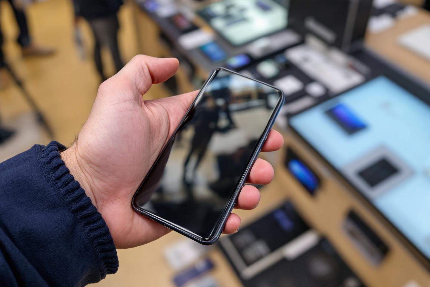 De quel système d’exploitation sont équipés majoritairement les smartphones ?