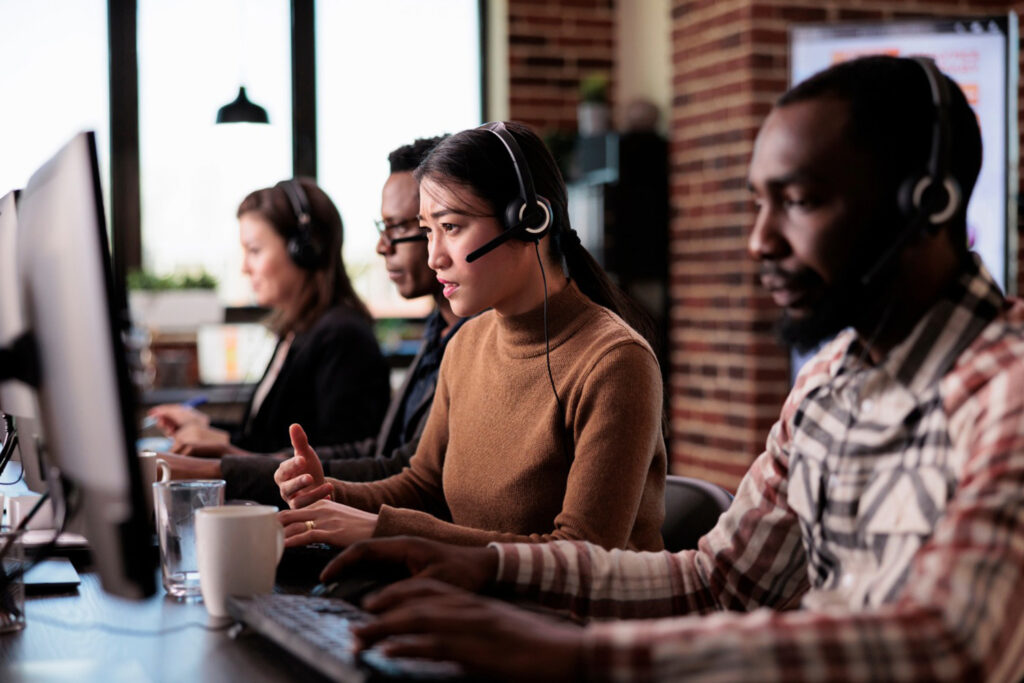 Découvrez ce qu'est un centre de services IT, son rôle essentiel dans la gestion des technologies de l'information et les avantages qu'il offre aux entreprises.
