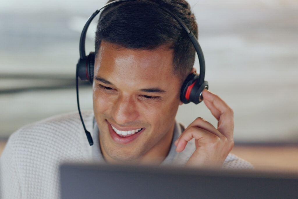 Découvrez ce qu'est un centre de services IT, son rôle essentiel dans la gestion des technologies de l'information et les avantages qu'il offre aux entreprises.