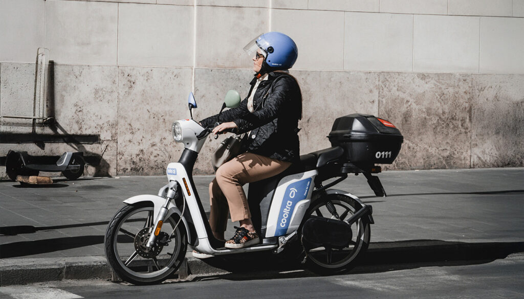 Découvrez comment le numérique transforme la mobilité urbaine dans les Smart Cities, en rendant les déplacements plus intelligents, durables et connectés.