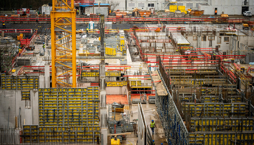 Découvrez comment les objets connectés IoT renforcent la sécurité au travail en protégeant efficacement les salariés isolés grâce à des technologies innovantes.