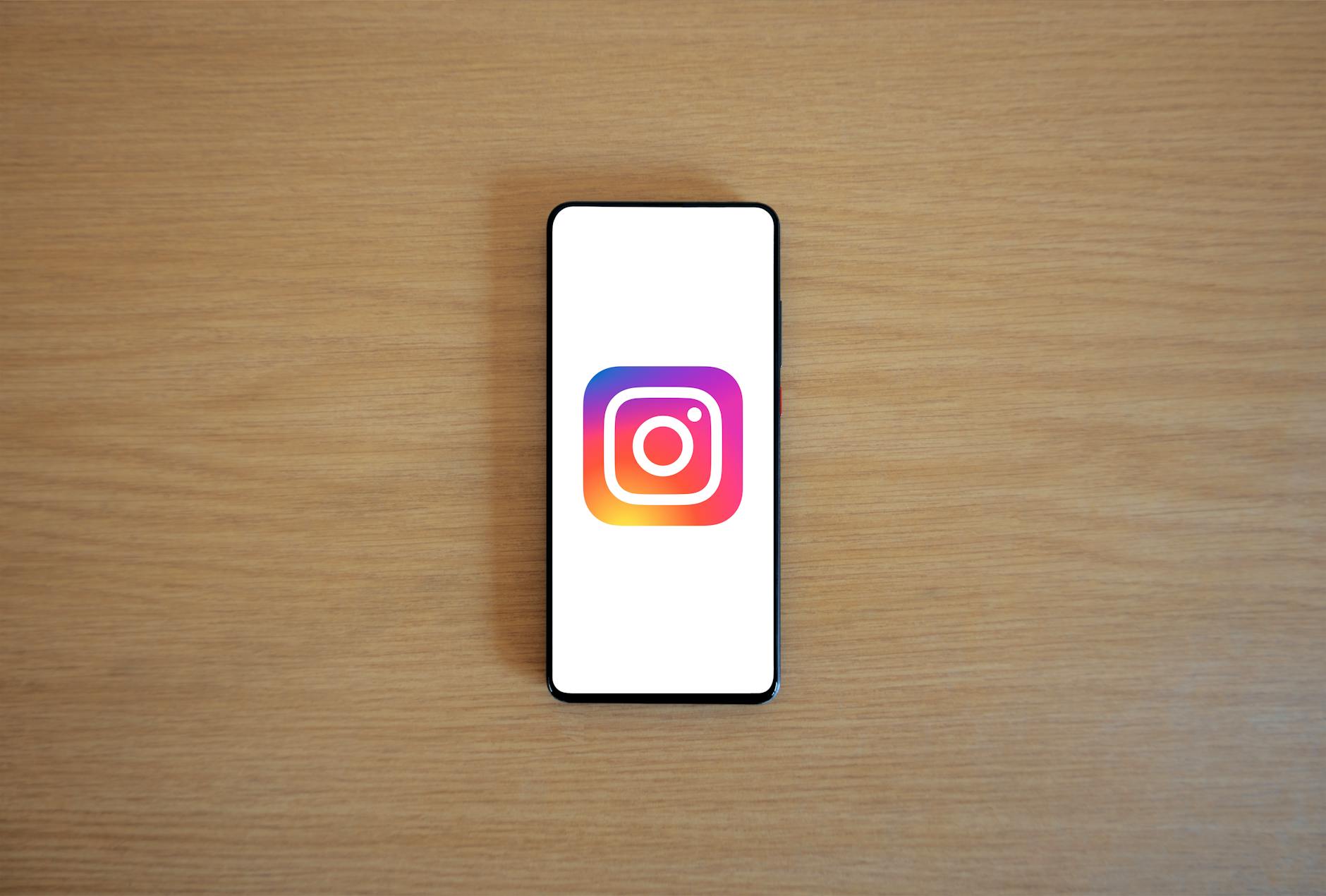 Mettre un lien sur une publication Instagram avec la bio comme hub principal — publication Instagram avec lien cliquable