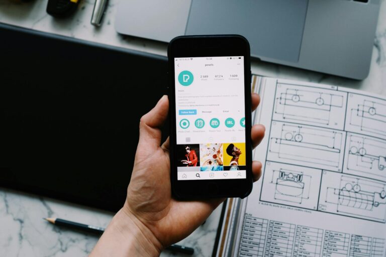 Comment savoir si un compte — personne vérifiant l'authenticité d'un compte Instagram
