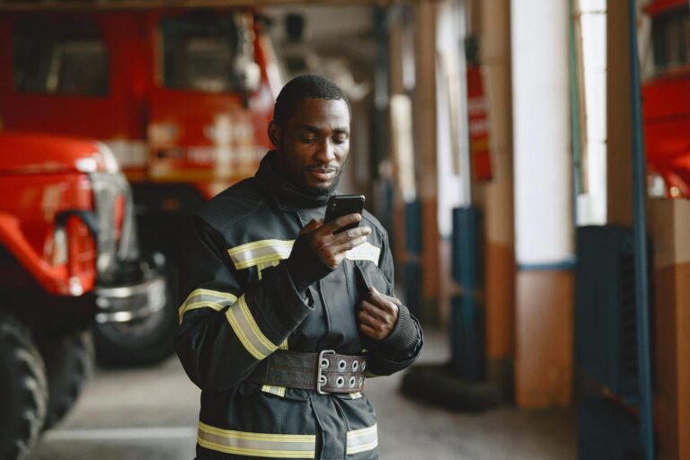 Intranet SDIS 88 accès, connexion — équipe de pompiers utilisant l'intranet
