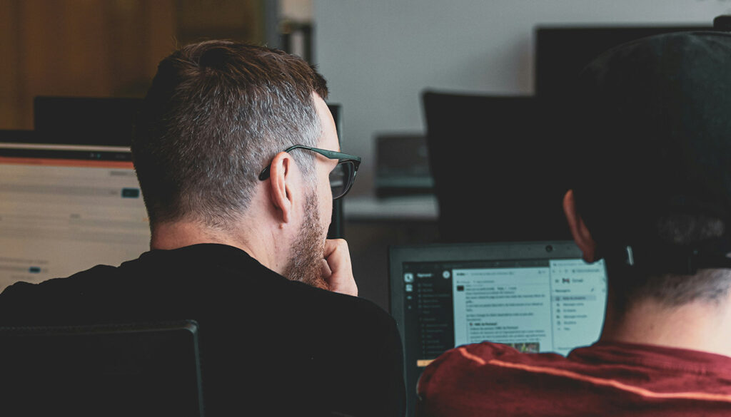 Découvrez les enjeux majeurs de la sécurité et de la conformité dans le cloud pour les entreprises, et comment protéger vos données tout en respectant les régulations.