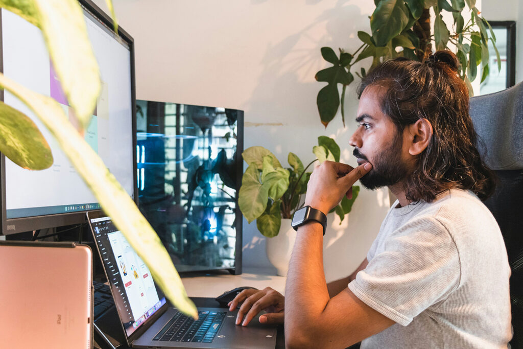 Découvrez 5 astuces efficaces pour optimiser votre espace dédié au télétravail et au gaming, et profitez d'un environnement organisé et performant à 100%.