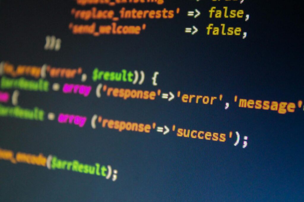 Afficher erreur PHP activer l’affichage — écran d'ordinateur affichant des messages d'erreur PHP
