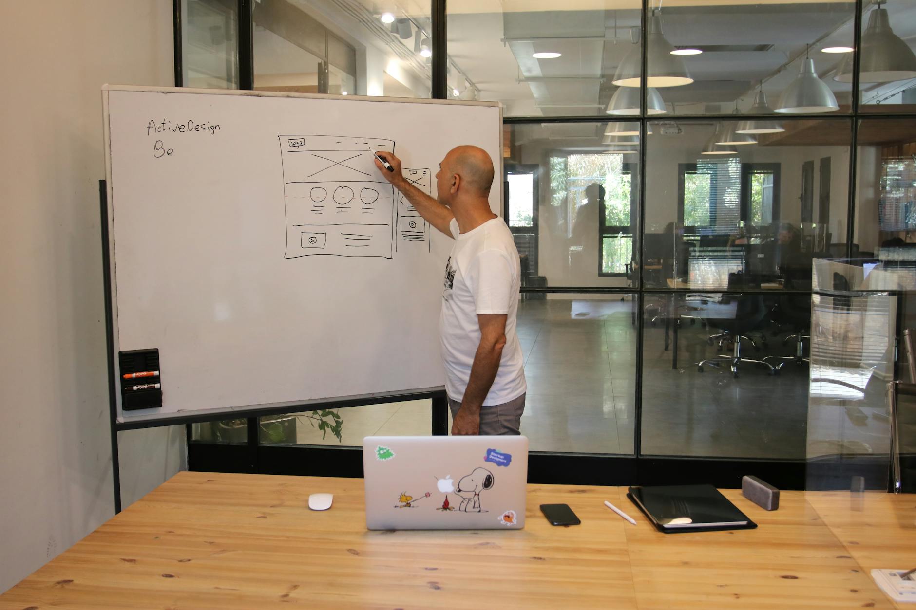Agence SEO Aix en Provence : clarifier ton besoin avant de choisir un partenaire — réunion agence SEO bureau