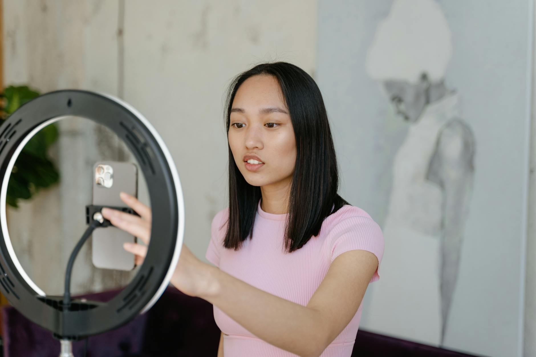 Algorithme TikTok et visibilité : comment fonctionne vraiment la recommandation — processus de création de vidéos TikTok