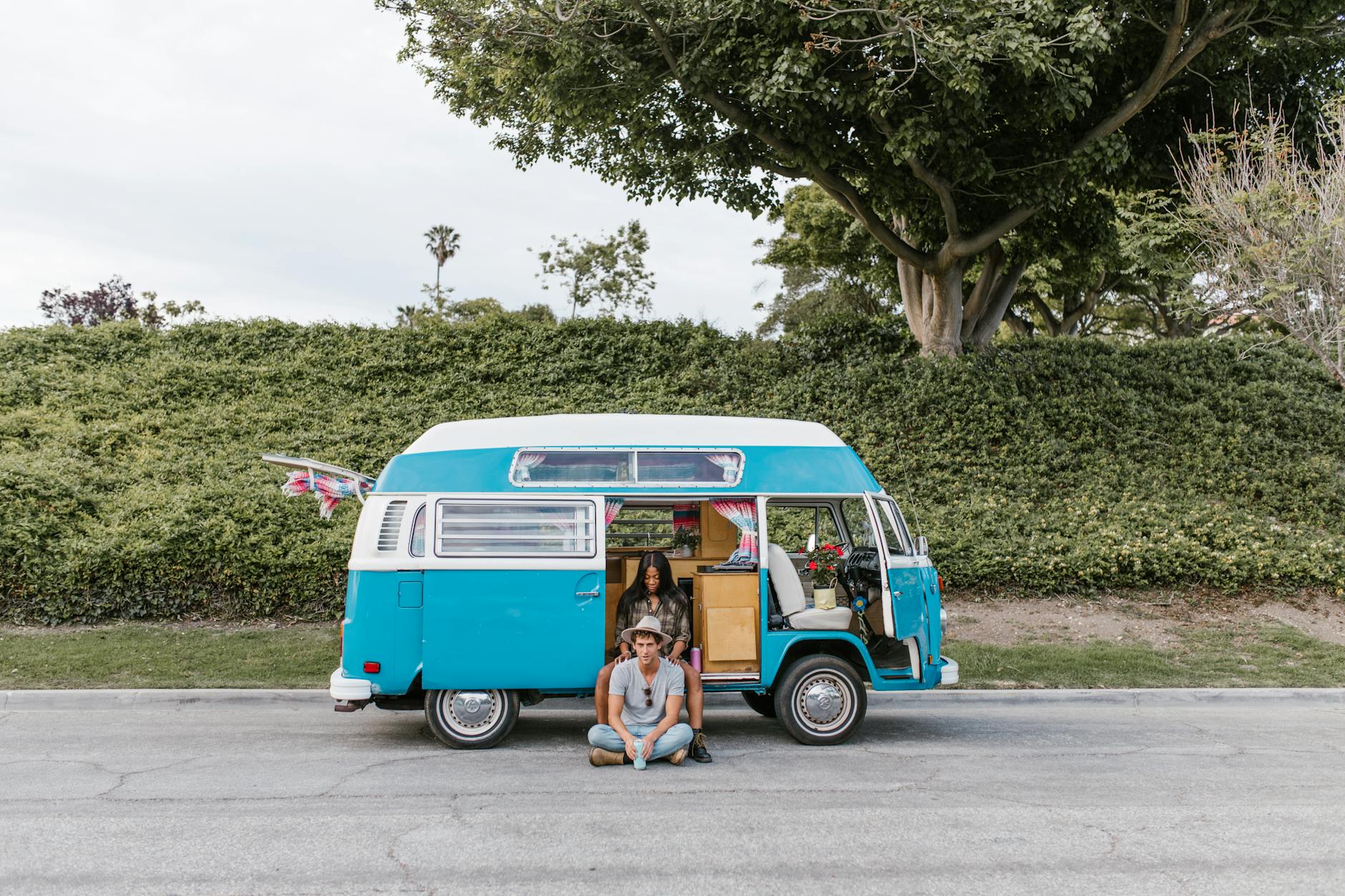 Les connexions partagées et hotspots mobiles pour rester connecté — camping-car avec antenne Internet