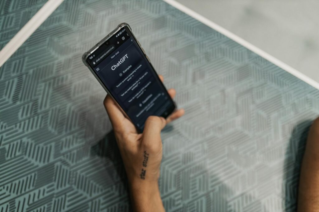 Comment mettre une photo sur — personne utilisant l'interface ChatGPT