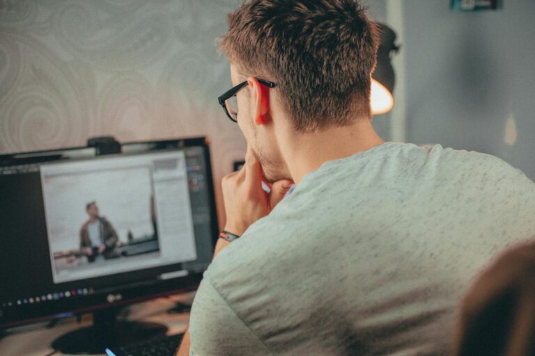 Comment supprimer des gens sur — personne supprimant quelqu'un d'une photo