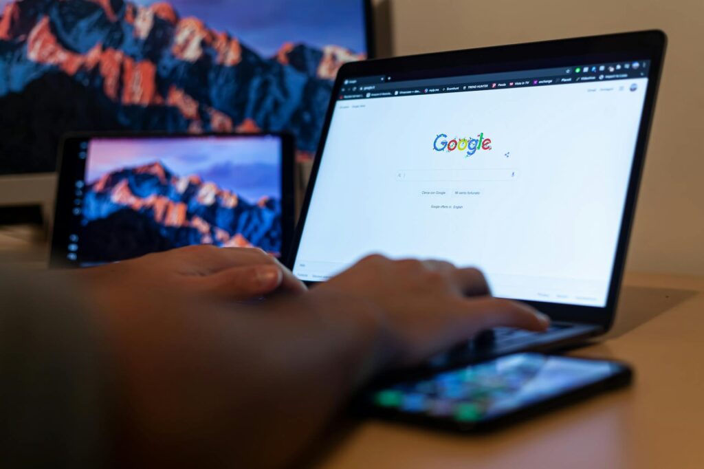 Effacer l’historique Google Chrome automatiquement — écran d'ordinateur historique Google Chrome