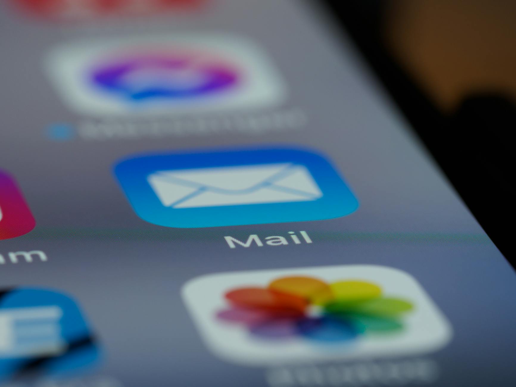 MFR Intranet et iENT : comprendre l’accès à la plateforme numérique — écran d'ordinateur avec interface email