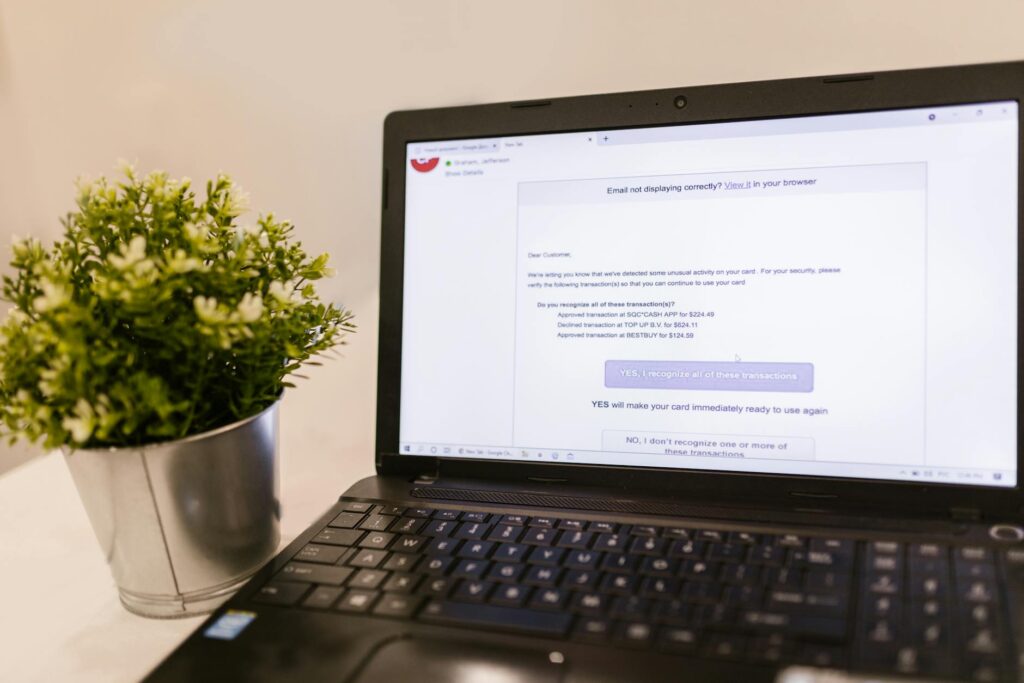 MFR Intranet comment accéder à — écran d'ordinateur avec interface email