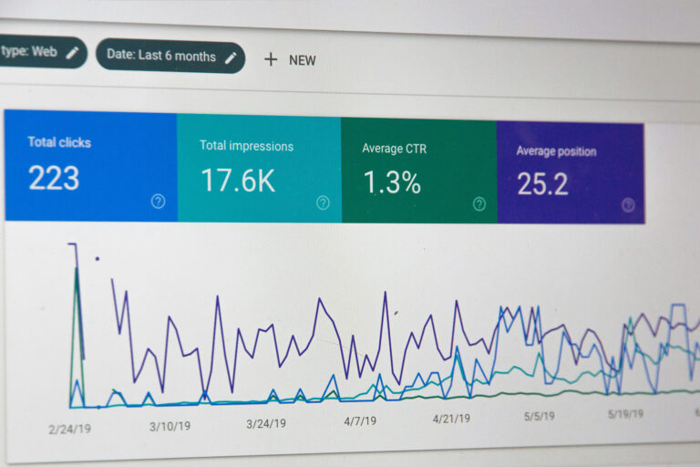 Comment trouver les mots-clés d’un site web : méthodes et outils SEO