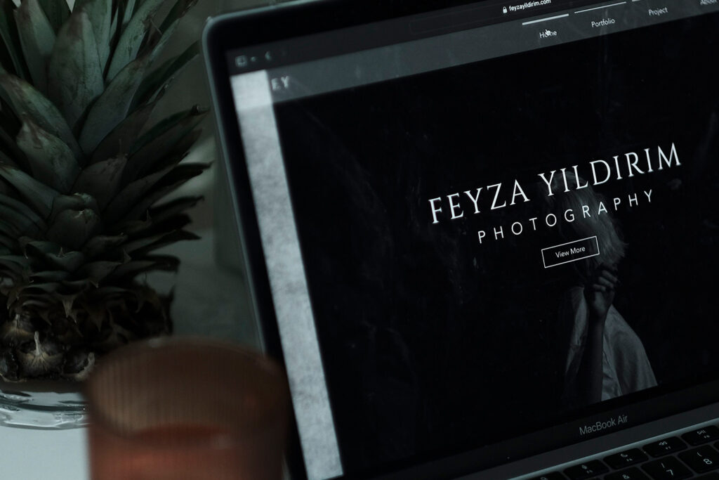Découvrez les étapes clés pour créer un site de photographe professionnel avec WordPress, de la conception à la mise en ligne, pour mettre en valeur votre portfolio et attirer vos clients.