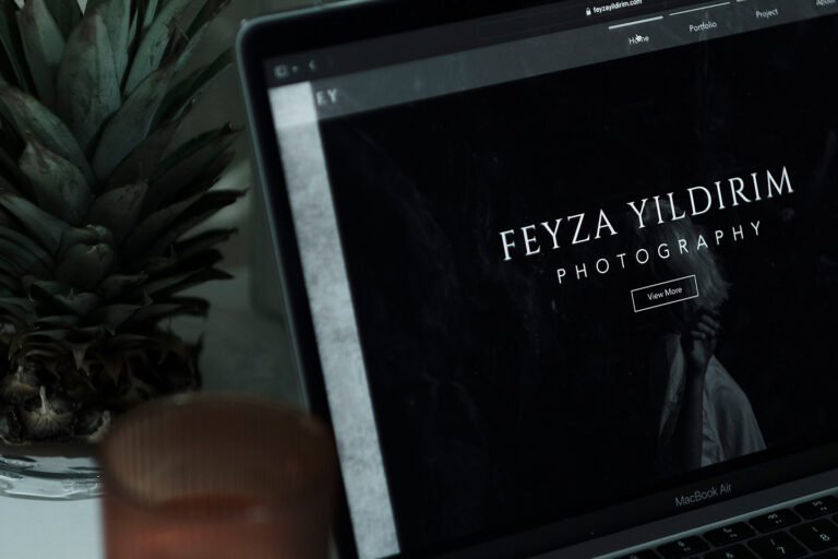Découvrez les étapes clés pour créer un site de photographe professionnel avec WordPress, de la conception à la mise en ligne, pour mettre en valeur votre portfolio et attirer vos clients.