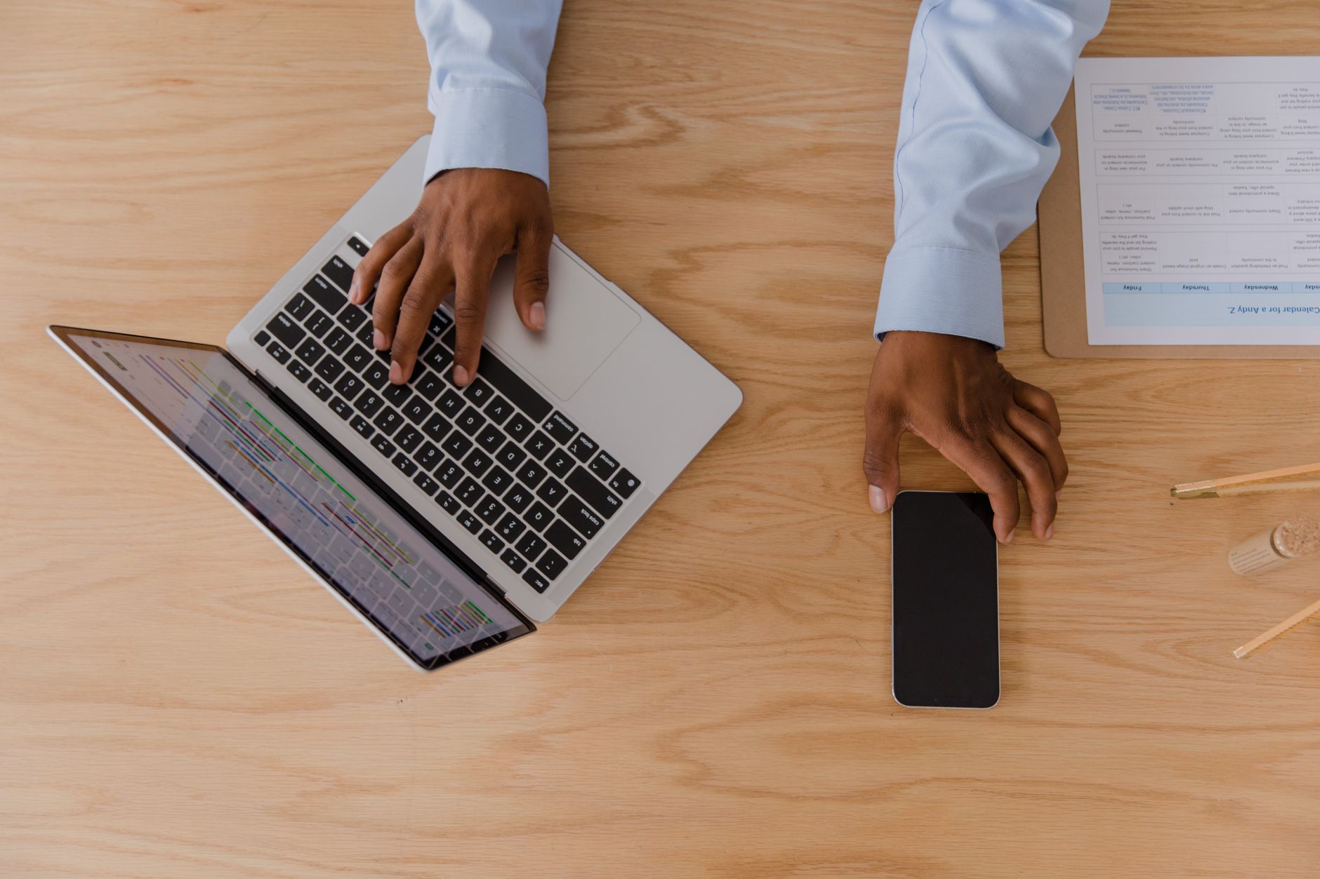 Configurer et modifier sa signature sur Outlook web et Outlook.com sans tourner en rond — paramètres de signature email sur ordinateur