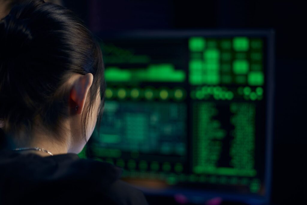 Comment savoir si votre ordinateur — écran d'ordinateur avec logiciel de surveillance