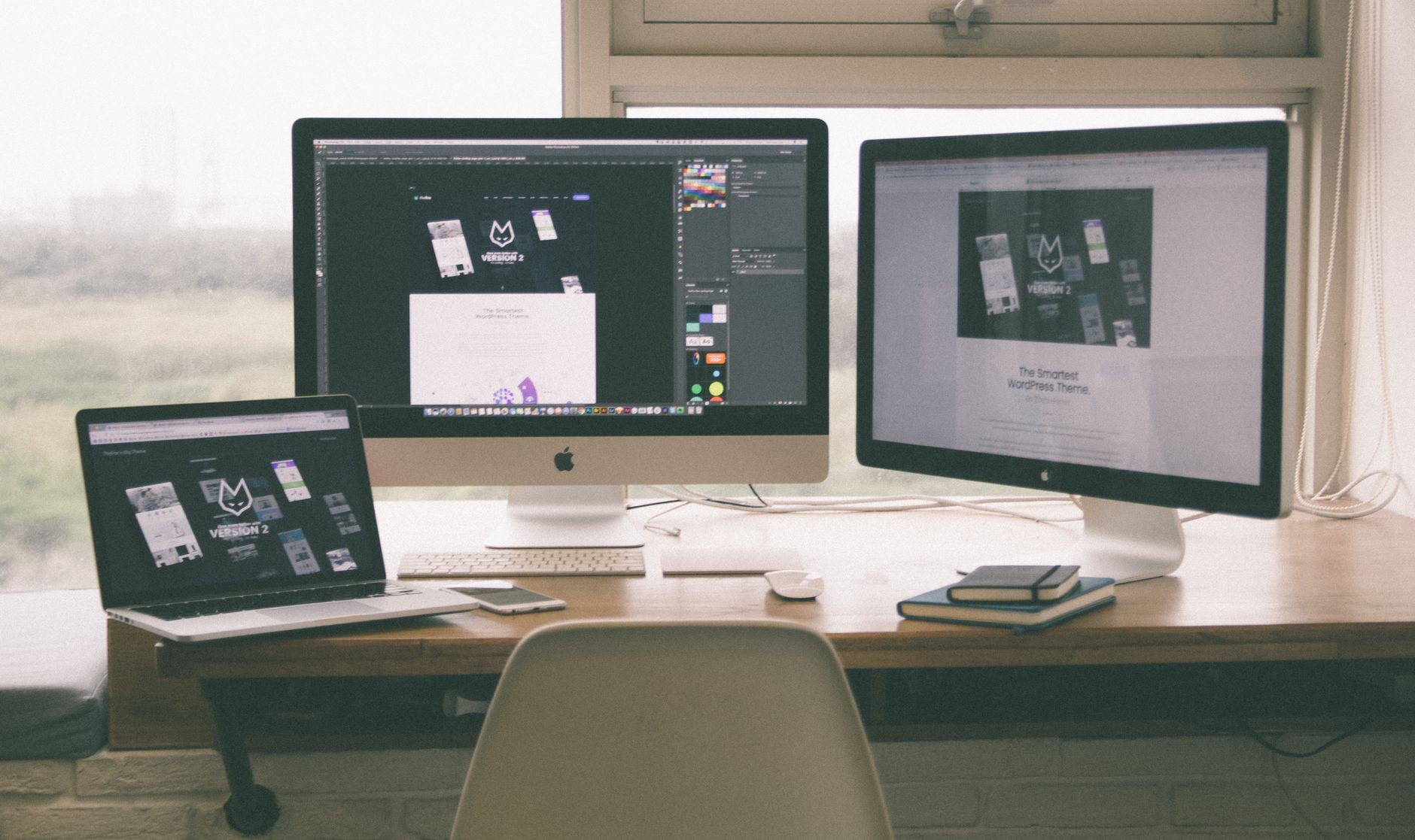 Typographie web et identité de marque : comment une police d’écriture change la perception d’un site internet — espace de travail design typographie web