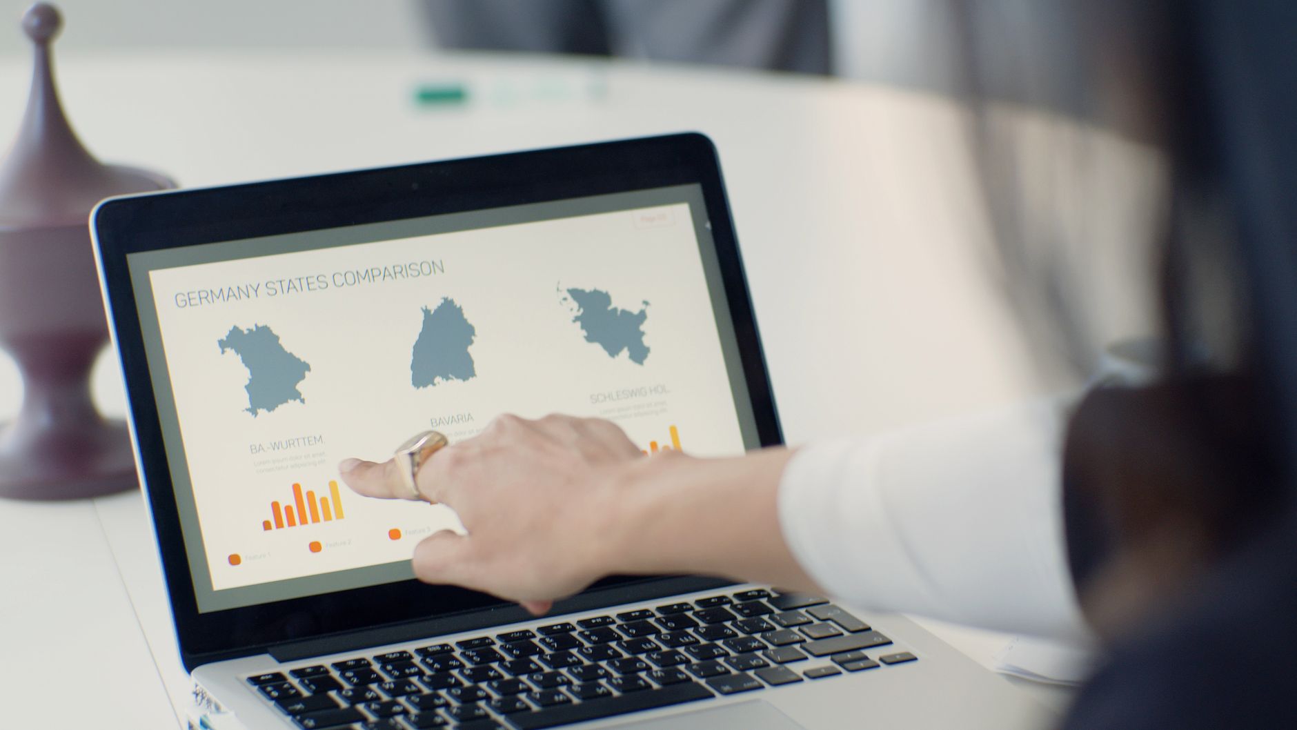 Wix vs WordPress et la question des prix : coût affiché, coût caché, coût en temps — tableau comparatif Wix WordPress