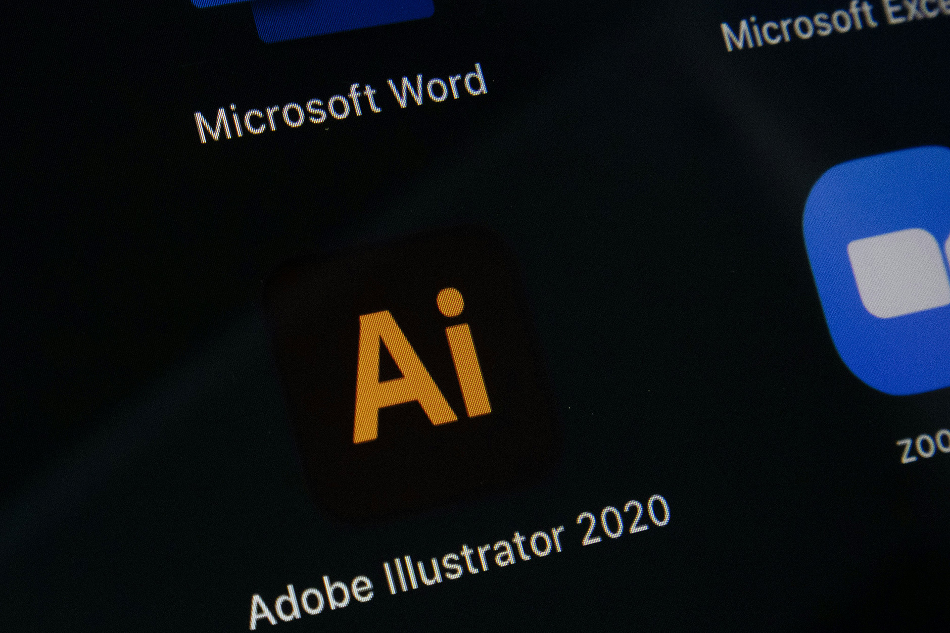 apprenez comment ajouter facilement une nouvelle typographie dans adobe illustrator sur mac, pc et ipad grâce à notre méthode simple et rapide.