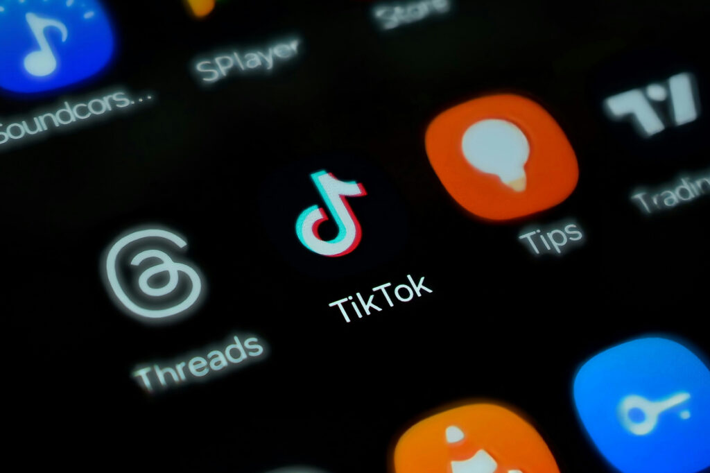 Comment enlever le logo TikTok — interface logiciel de montage vidéo