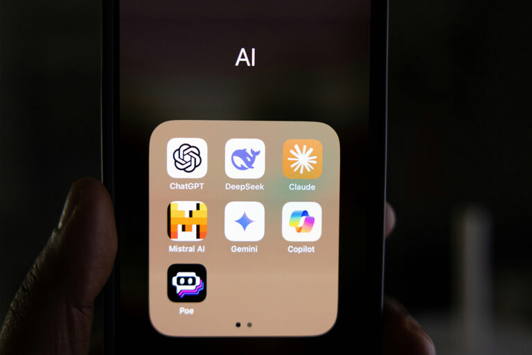 ChatGPT comparaison des — interface de comparaison IA technologie