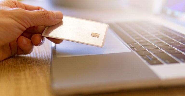 Découvrez les méthodes de paiement en ligne les plus populaires au Canada, leurs avantages et comment sécuriser vos transactions digitales facilement.