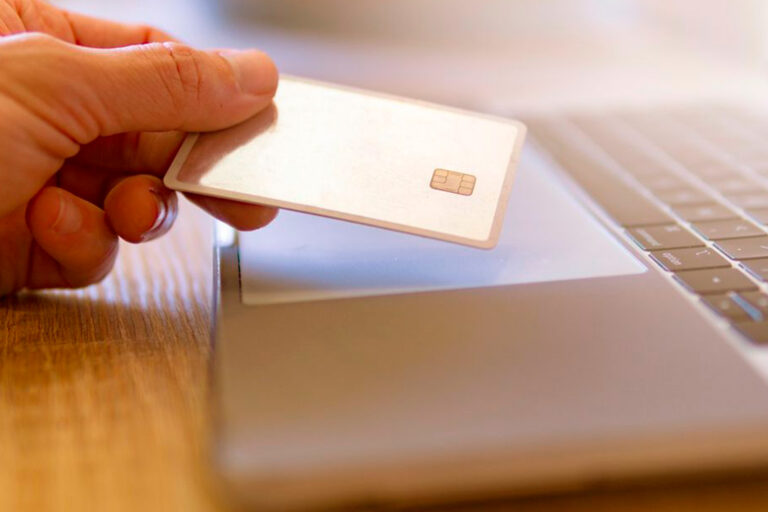 Découvrez les méthodes de paiement en ligne les plus populaires au Canada, leurs avantages et comment sécuriser vos transactions digitales facilement.