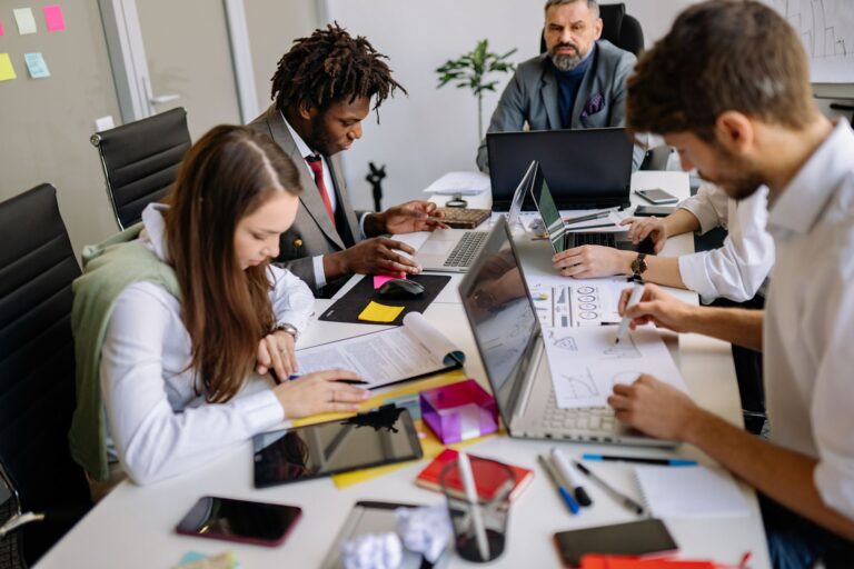 Combien de temps pour créer — équipe réunion développement site internet