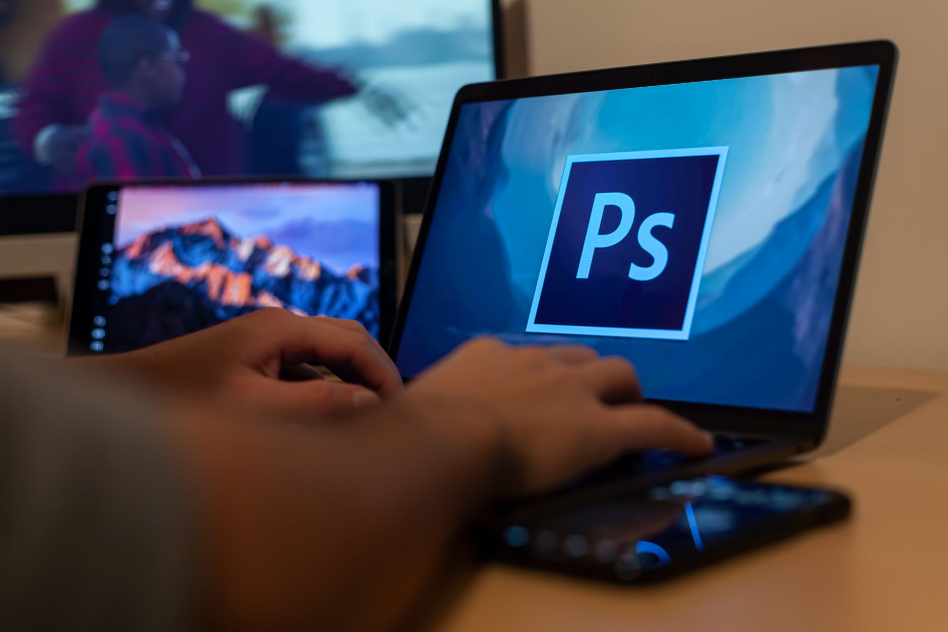 Photoshop sur Linux sans version native : comprendre le contexte, les limites et les opportunités — bureau Linux avec installation Photoshop