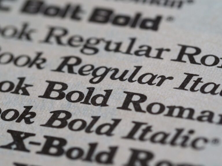Sans serif, serif différences, définitions — comparaison typographie serif sans serif