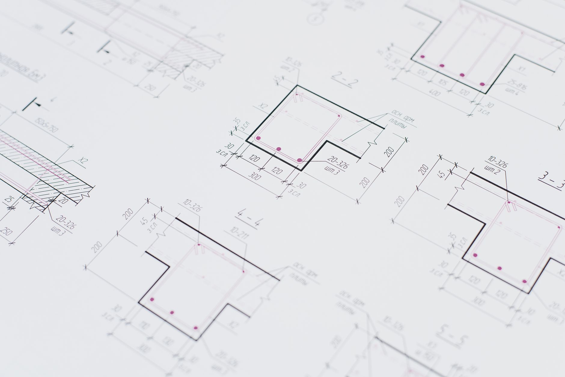 Comprendre les traits de coupe, les bords perdus et la logique d’un fichier prêt à imprimer — document InDesign avec traits de coupe