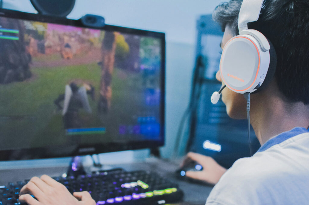 Découvrez 5 bonnes raisons de louer un serveur dédié pour optimiser vos parties multijoueurs : performances, stabilité, contrôle total, sécurité renforcée et expérience de jeu améliorée.
