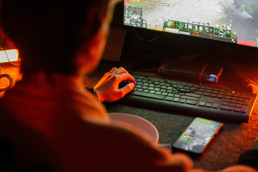 Découvrez 5 bonnes raisons de louer un serveur dédié pour vos parties multijoueurs et améliorez la performance, la stabilité et la sécurité de vos sessions de jeu en ligne.