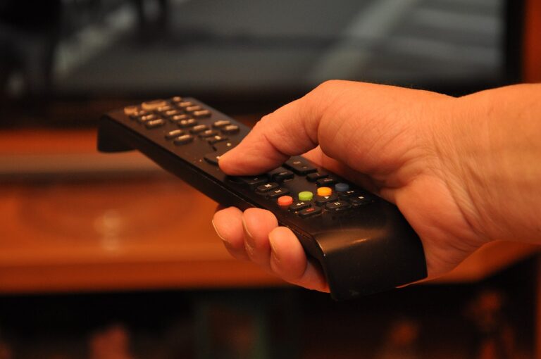 Découvrez ce que prévoit la loi française en 2026 concernant l'IPTV, son cadre légal et si son utilisation est autorisée en France.
