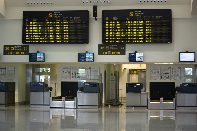 oT aéroport applications concrètes et — technologie IoT aéroport flux passagers