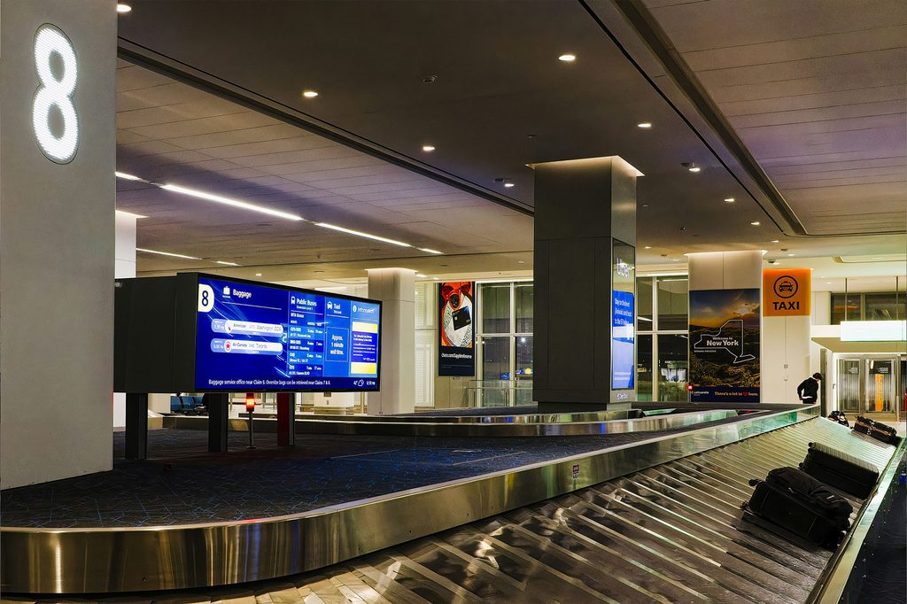 IoT aéroport et optimisation des flux passagers dans la gestion aéroportuaire — technologie IoT aéroport flux passagers