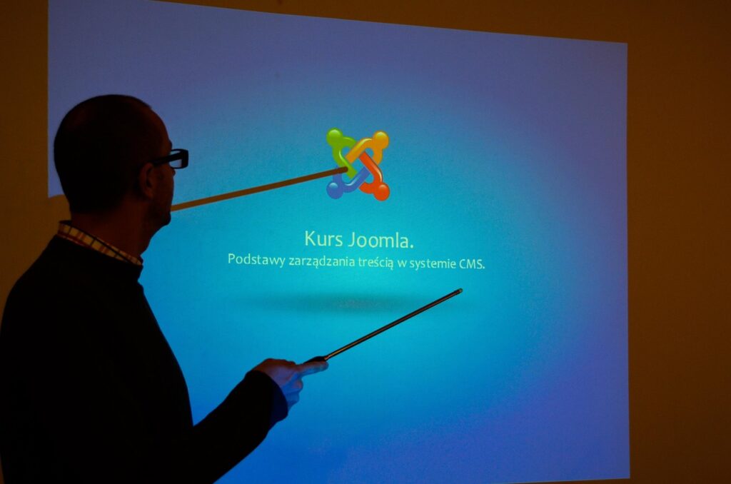 CComment présentation, fonctionnalités et avis — interface site Joomla avec commentaires