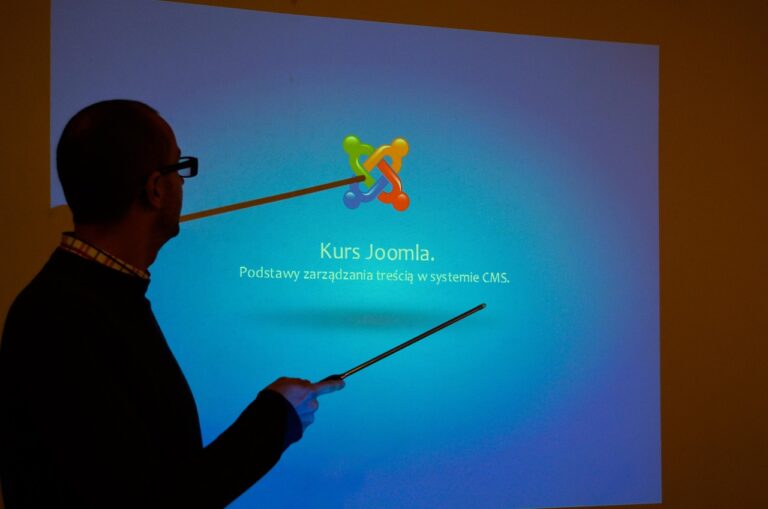 CComment présentation, fonctionnalités et avis — interface site Joomla avec commentaires