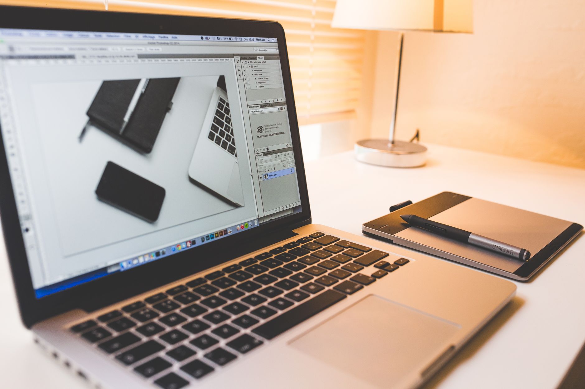 Comprendre les formats de polices compatibles avant d’ajouter une typo sur Photoshop — écran d'ordinateur montrant typographie Photoshop