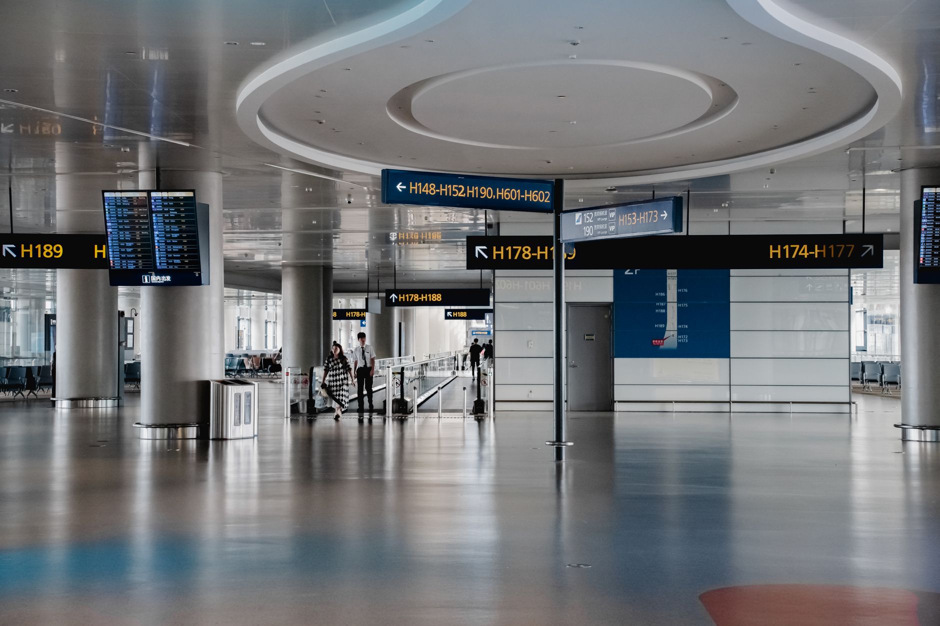 IoT aéroport et optimisation des flux passagers dans la gestion aéroportuaire — technologie IoT aéroport flux passagers