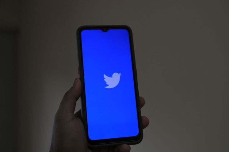 Jeu concours sur Twitter comment — participation concours Twitter médias sociaux