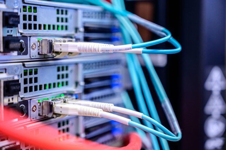 Quel protocole assure la communication — connexion réseau ordinateur serveur