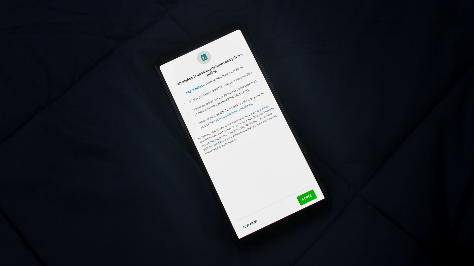 Shadowban Twitter et types de limitations invisibles sur X en 2026 — écran de notification shadowban Twitter