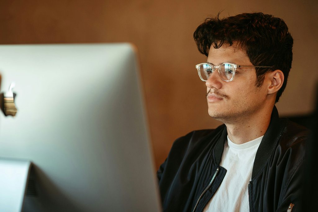 Découvrez comment le numérique révolutionne les métiers de la communication en apportant innovation, efficacité et nouvelles opportunités aux professionnels du secteur.