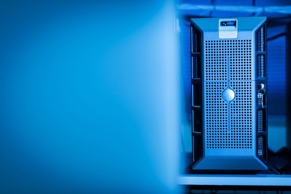 Formation VMware intermédiaire quelles compétences — salle de serveurs centre de données