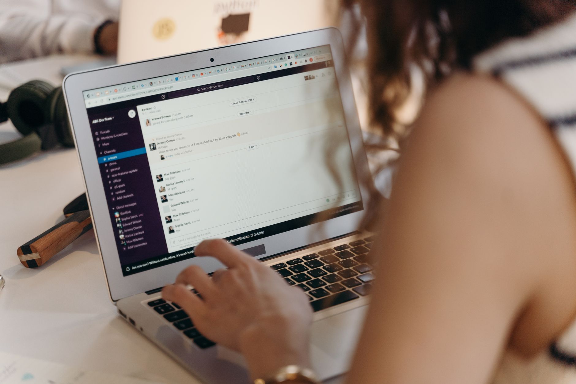 OVH Roundcube Webmail : comprendre l’accès à la messagerie et le rôle du navigateur — écran de connexion email sur ordinateur